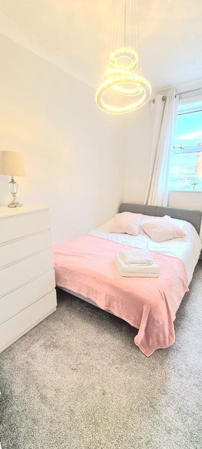 Spacious 3 Bed Flat Near The Sea With Parking Bournemouth Dış mekan fotoğraf