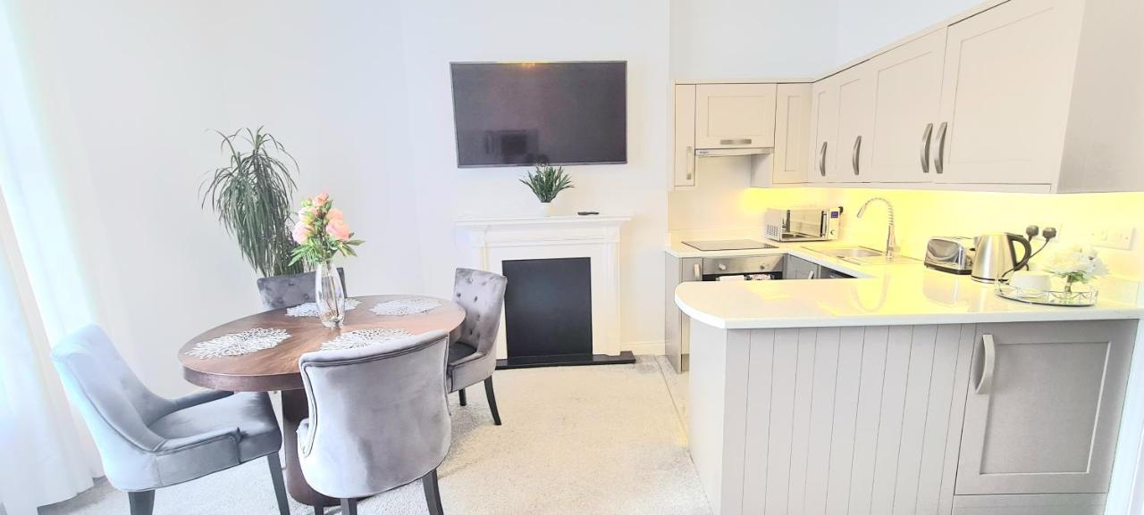 Spacious 3 Bed Flat Near The Sea With Parking Bournemouth Dış mekan fotoğraf