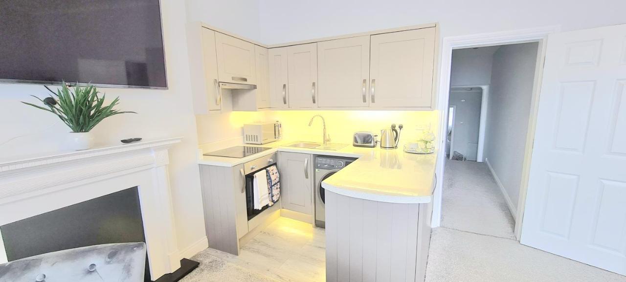 Spacious 3 Bed Flat Near The Sea With Parking Bournemouth Dış mekan fotoğraf
