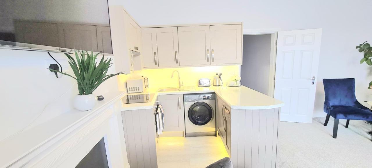 Spacious 3 Bed Flat Near The Sea With Parking Bournemouth Dış mekan fotoğraf
